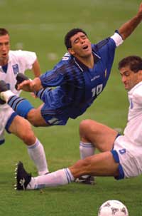 http://img43.xooimage.com/files/5/9/8/maradona-5b1-5d-b062f6.jpg