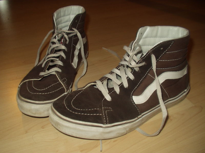 Image: 800px-vans_classic-77fe0b.jpg
